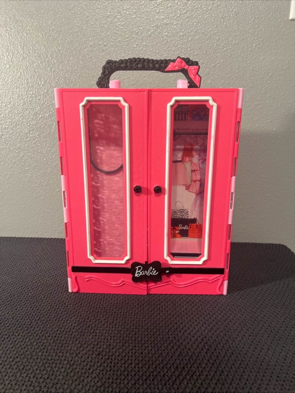 Barbie Case Trunk Clothes Armoire W/ Handle Doors Pink/Black Mattel 2013 BMB99